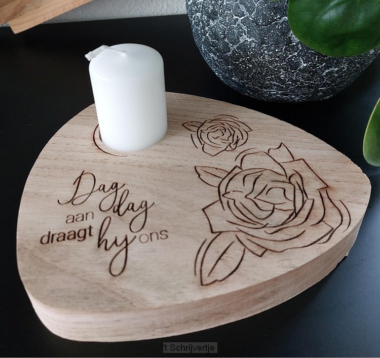 Dag aan dag draagt Hij incl. stompkaars